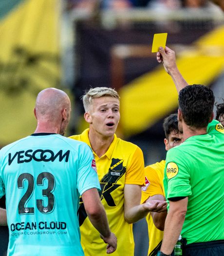 NAC-debutant Velthuis beleeft vuurdoop in kolkend Rat Verlegh Stadion: ‘Ik ben alleen maar aan het genieten’