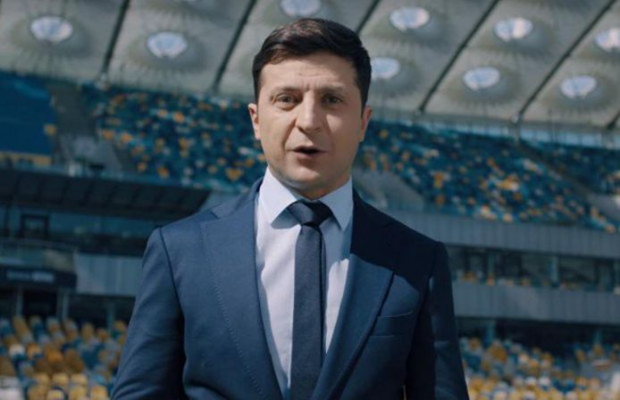 Komiek en acteur Volodymyr Zelensky nam een video in het stadion op.