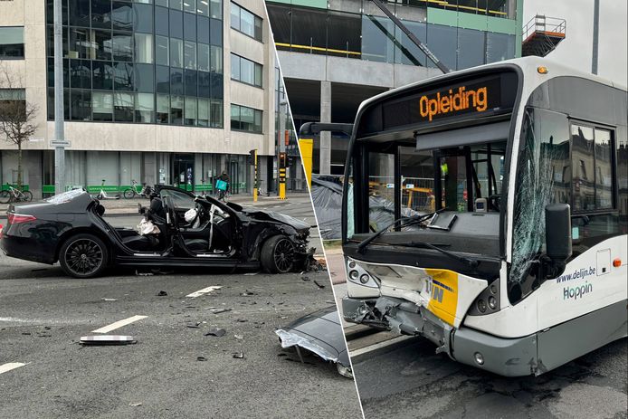 Zowel de bus als de personenwagen liepen aanzienlijke schade op.