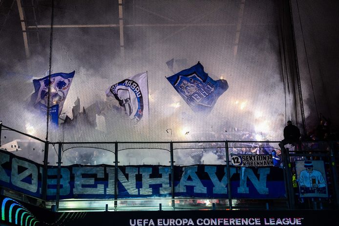 Fans van FC Kopenhagen tijdens het heenduel met PSV.