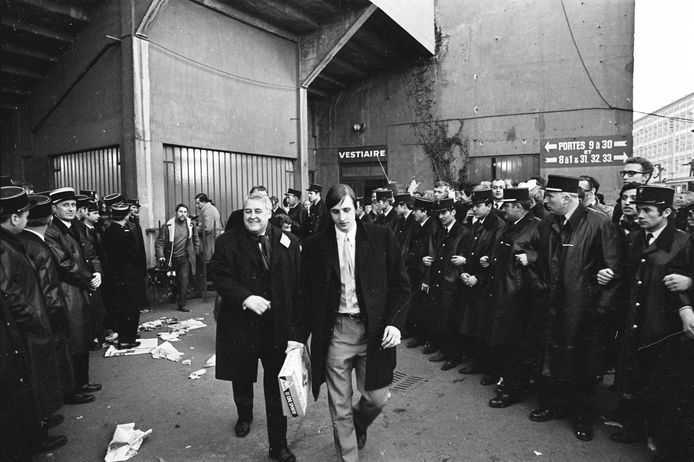 Johan Cruijff bij het Stade de Colombes in Parijs voor de beslissende derde confrontatie met Benfica in 1969.