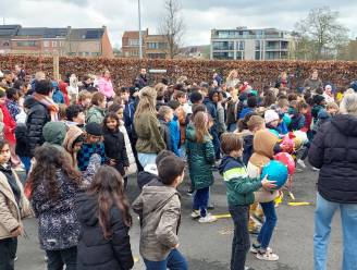 Ook op Campus Glorieux Lager stampten de leerlingen voor vrede en het stopzetten van de oorlog 