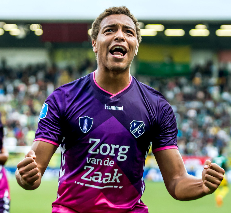 vitamine Lyrisch Meerdere Paars-roze uitshirt FC Utrecht breekt records | Foto | AD.nl