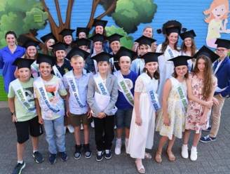 Sint-Franciscusschool Burst zwaait zesdejaars uit en reikt diploma’s uit aan kleuters