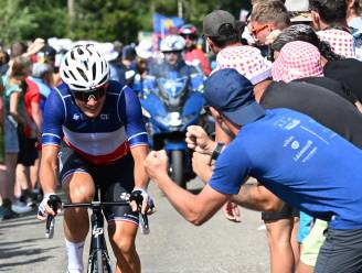 Opnieuw eist toeschouwer in Tour de France negatieve hoofdrol op: Franse kampioen tegen de grond gewerkt