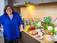 Hoe vult de alleenstaande Nathalie haar eetbudget in? En hoe pakt ze koken voor één persoon aan?