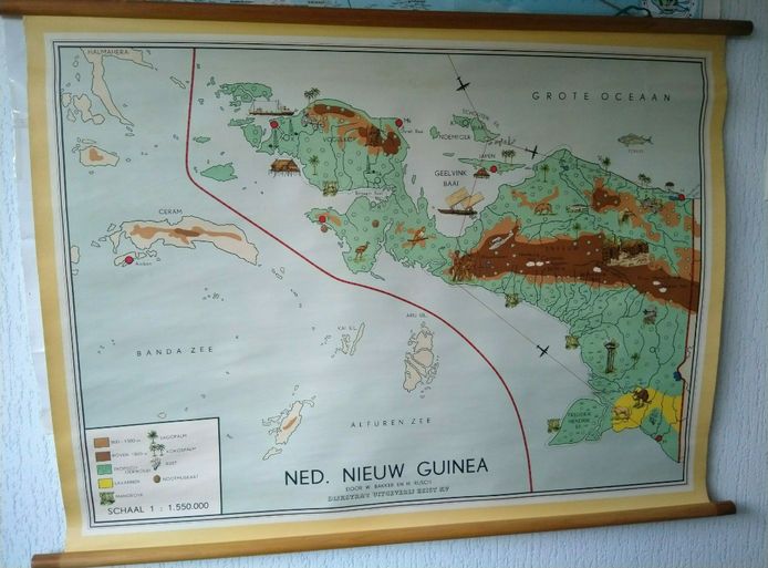 Landkaart van Nederlands Nieuw Guinea hing op de Vlamingstraat 22