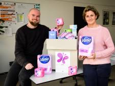 Gratis maandverband en tampons voor meisjes op school: ‘Hoe voorkom je geklier met de producten?’