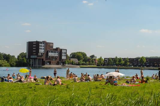 Vorig jaar was de Oostplas nog een populaire plek om te zonnen en zwemmen.