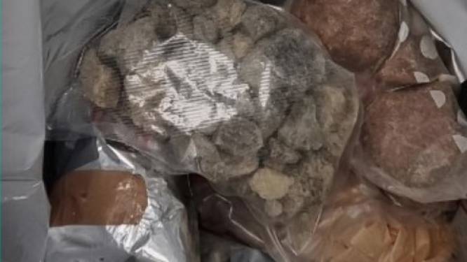 Duizenden erectiepillen, grote hoeveelheden drugs en chemicaliën gevonden in garagebox in Nistelrode