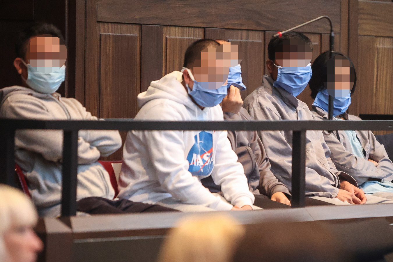 Vijf beklaagden zitten nog in voorhechtenis, waaronder links op de foto de vermeende leider Vo Van Hong