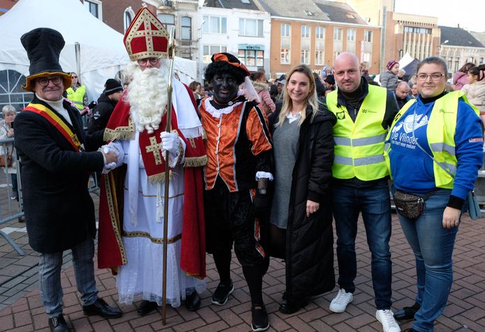 Feest zaterdag in Willebroek. Een massa kinderen genoot niet alleen van de komst van Sinterklaas, maar ook van een optreden van Samson en Marie.