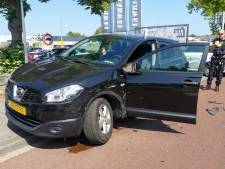 Auto's botsen op Tubantiasingel in Enschede, één gewonde naar het ziekenhuis