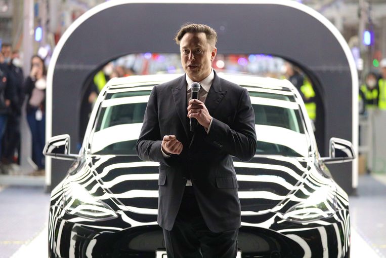 Elon Musk, CEO van Tesla, bij de opening in maart van de Tesla-fabriek in het Duitse Grünheide, vlakbij Berlijn. Beeld EPA