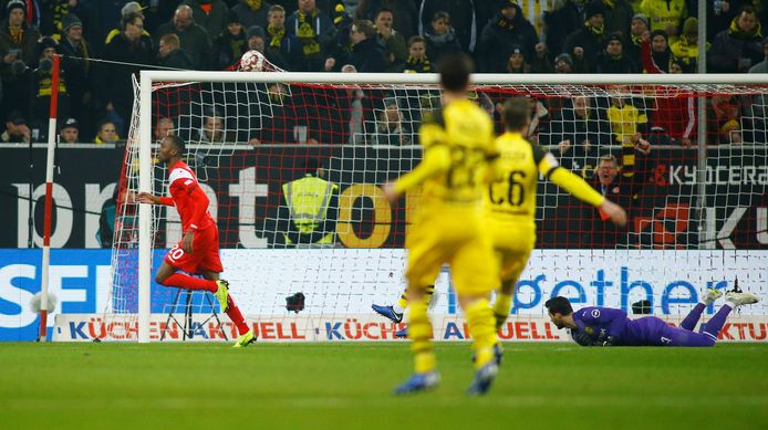 Lukabakio scoort tegen Dortmund.