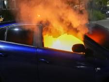 Voor tweede keer dit weekend brand in de Vlasakkers in Oss, deze keer auto in vlammen op