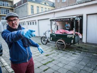 Neuzenoorlog in Gent escaleert: inbreker met veel gevoel voor symboliek gooit karren cuberdons in water