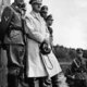 Nicht van Himmler houdt lezing in Nederlands concentratiekamp