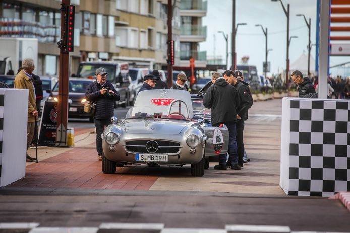 IN BEELD. Oldtimers veroveren Knokke tijdens eerste dag Zoute Grand