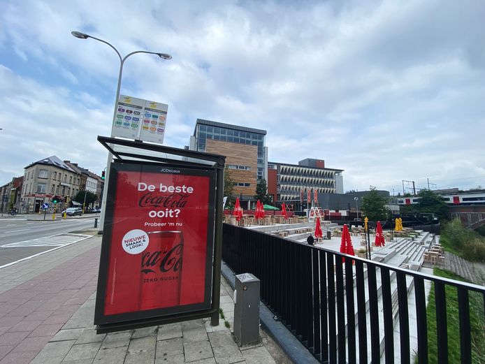 De vechtpartij gebeurde aan een bushokje ter hoogte van de Thomas More Hogeschool langs de Zandpoortvest in Mechelen.