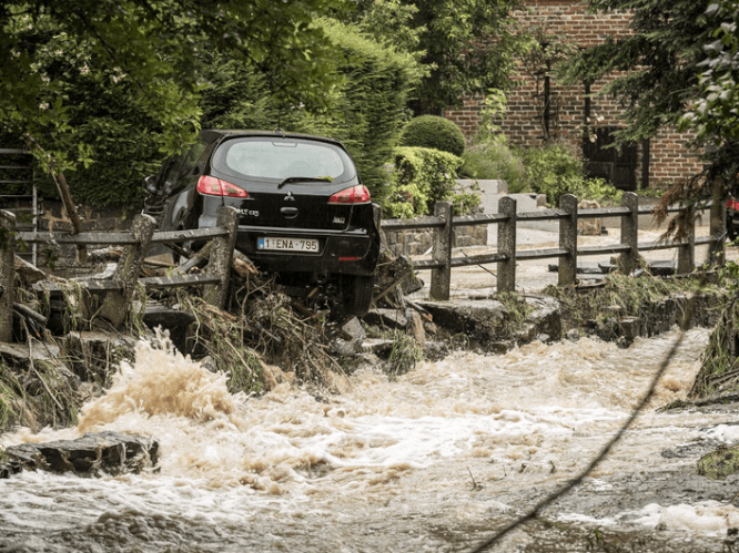 LIVE. 1.700 inwoners van Chaudfontaine geëvacueerd, ook elders wordt tot evacuatie overgegaan - Levenloos lichaam uit het water gehaald in provincie Namen 