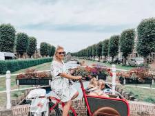 Karin: ‘Iedere zondag neem ik de folders door en maak ik screenshots die ik op Instagram plaats’