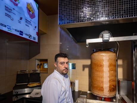 Duitsland in de ban van ‘dönerflatie’: politici pleiten voor ‘kebabcap’ en speciale voedselbonnen