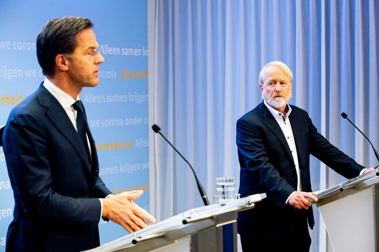 Premier Rutte en Jaap van Dissel tijdens een persconferentie in april. Beeld BSR Agency