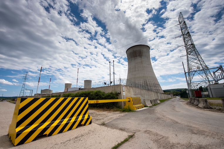 De kerncentrale van Tihange. Hoe staat het met de bevoorradingszekerheid als de kerncentrales dicht zijn? De bevoegde instanties zijn het er niet over eens. Beeld Photo News