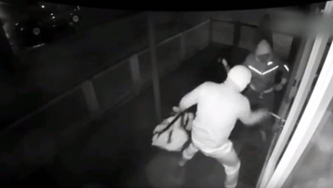 Camerabeelden vrijgegeven van reeks overvallen in Oost-Nederland