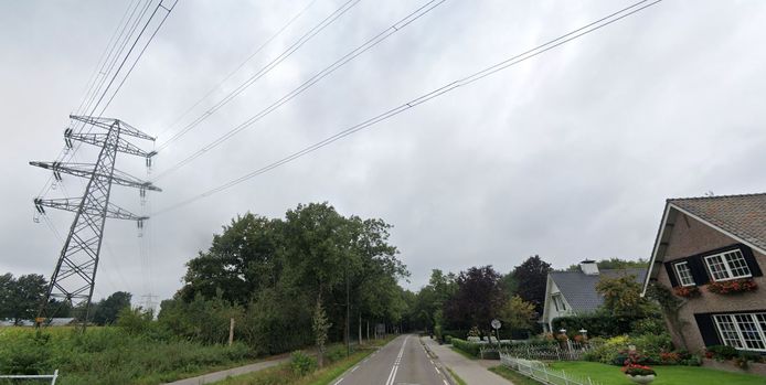 Hoogspanningsmast bij de Oisterwijkseweg in Moergestel