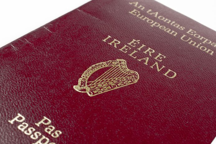 Een recordaantal Britten heeft een Iers paspoort aangevraagd.
