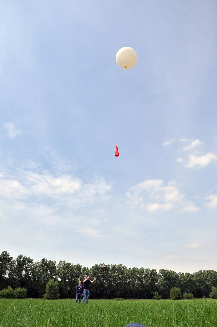Weerballon met meetapparatuur 30 kilometer lucht in | Mol | hln.be