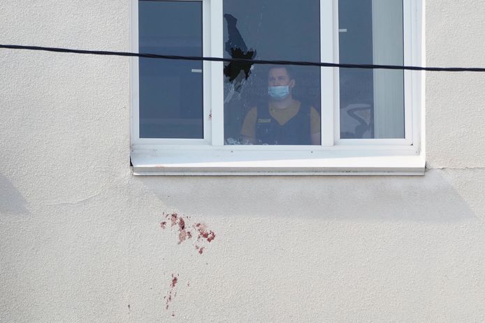 Ricercatori al lavoro presso la scuola.