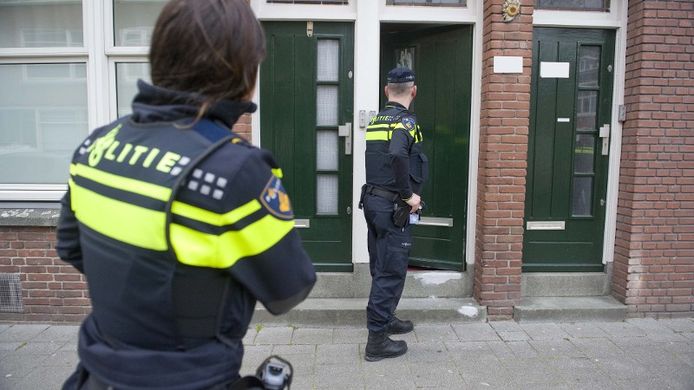 Drie keer was er een politie-inval bij het huis van de Almelose vrouw. Foto ter illustratie.
