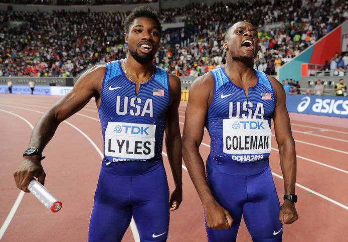 Noah Lyles en Christian Coleman werden in Doha ook samen wereldkampioen op de 4x100 meter.