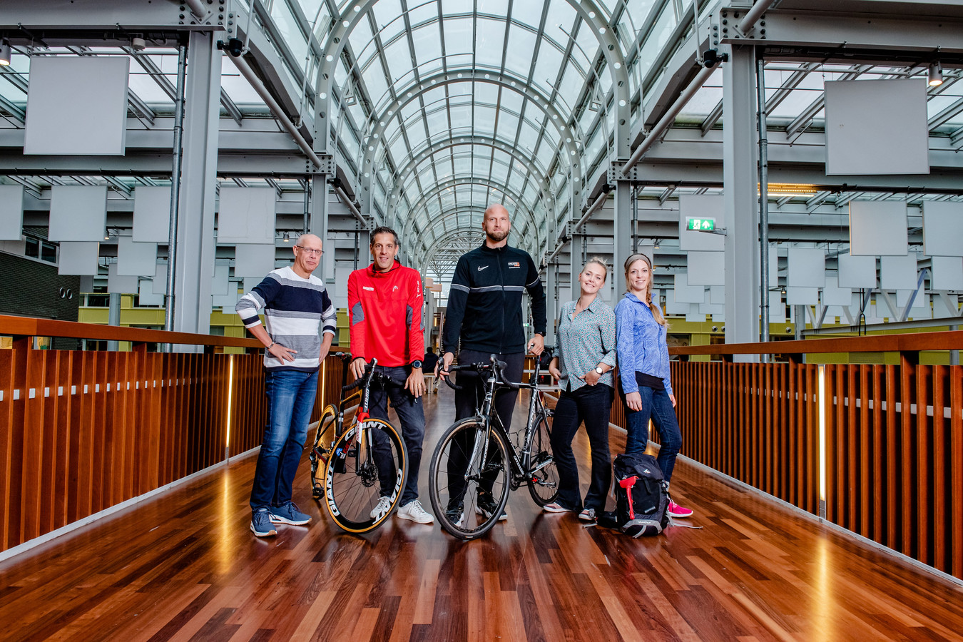 Zestig medewerkers en studenten Deltion Zwolle beklimmen Mont Ventoux