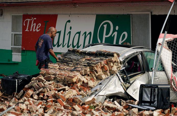 Een huis is ingestort op een wagen in New Orleans.