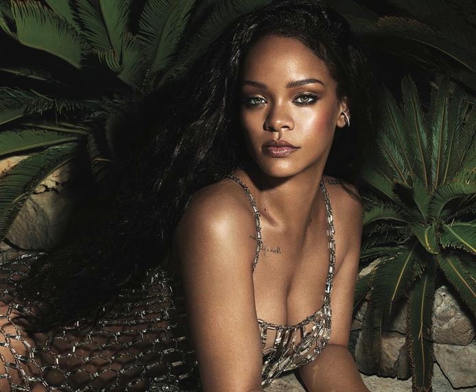 Rihanna poseert voor Vogue.