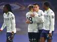 El Ghazi redt punt voor Aston Villa tegen Chelsea, Leicester loopt averij op