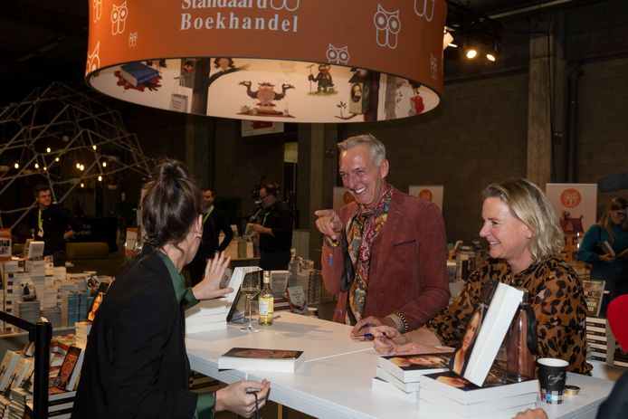 Martien en Erica Meiland zakten gisteren af naar boekenfestival LEES! om hun Vlaamse fans te ontmoeten en hun biografieën te signeren.