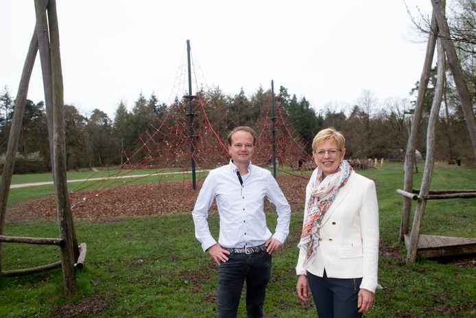 Carla Maessen en Jeroen Kops van Accres in Park Berg en Bos.