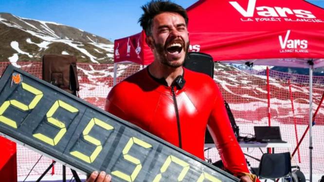 Flashé à 255,5 km/h: Simon Billy bat le record du monde de ski de vitesse