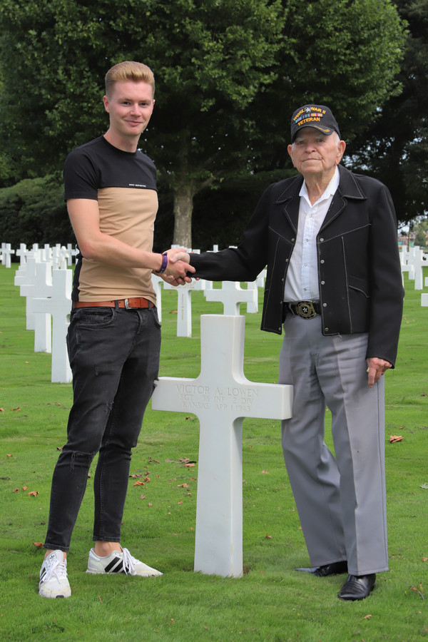 Randy (26) start crowdfunding om oorlogsveteraan (99) uit Texas naar ...