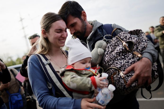 Questa famiglia è riuscita a fuggire dall'inferno di Mariupol.