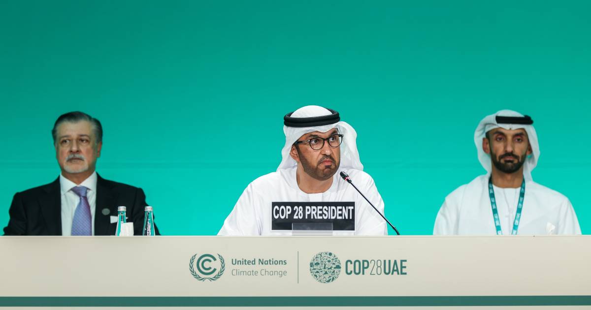 L’organisateur du sommet sur le climat, la COP28, supprime « la sortie des combustibles fossiles » dans le résumé des premiers jours |  À l’étranger