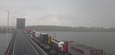 Haringvlietbrug kan niet meer dicht door storing: verkeer helemaal vast