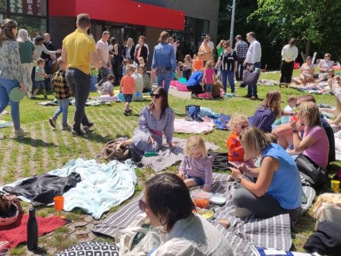 Spelletjesnamiddag met reuzenpicknick voor de kleinste kersjes en hun ouders