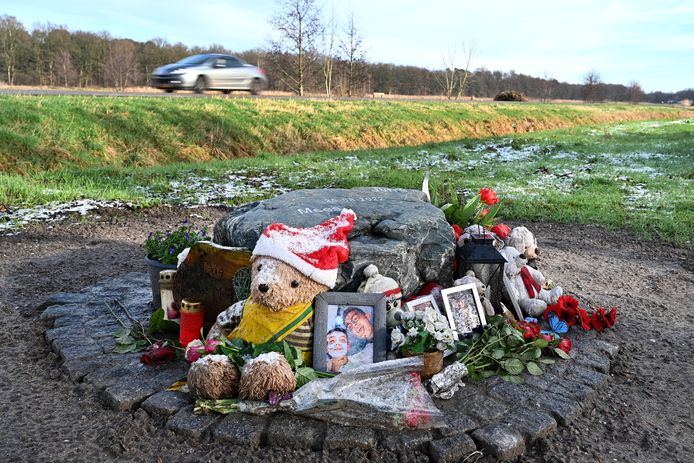 Het nieuwe monument voor Jurre en Mees.