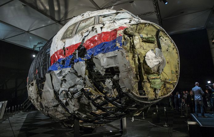 Een gereconstrueerd deel van het MH17 vliegtuig.